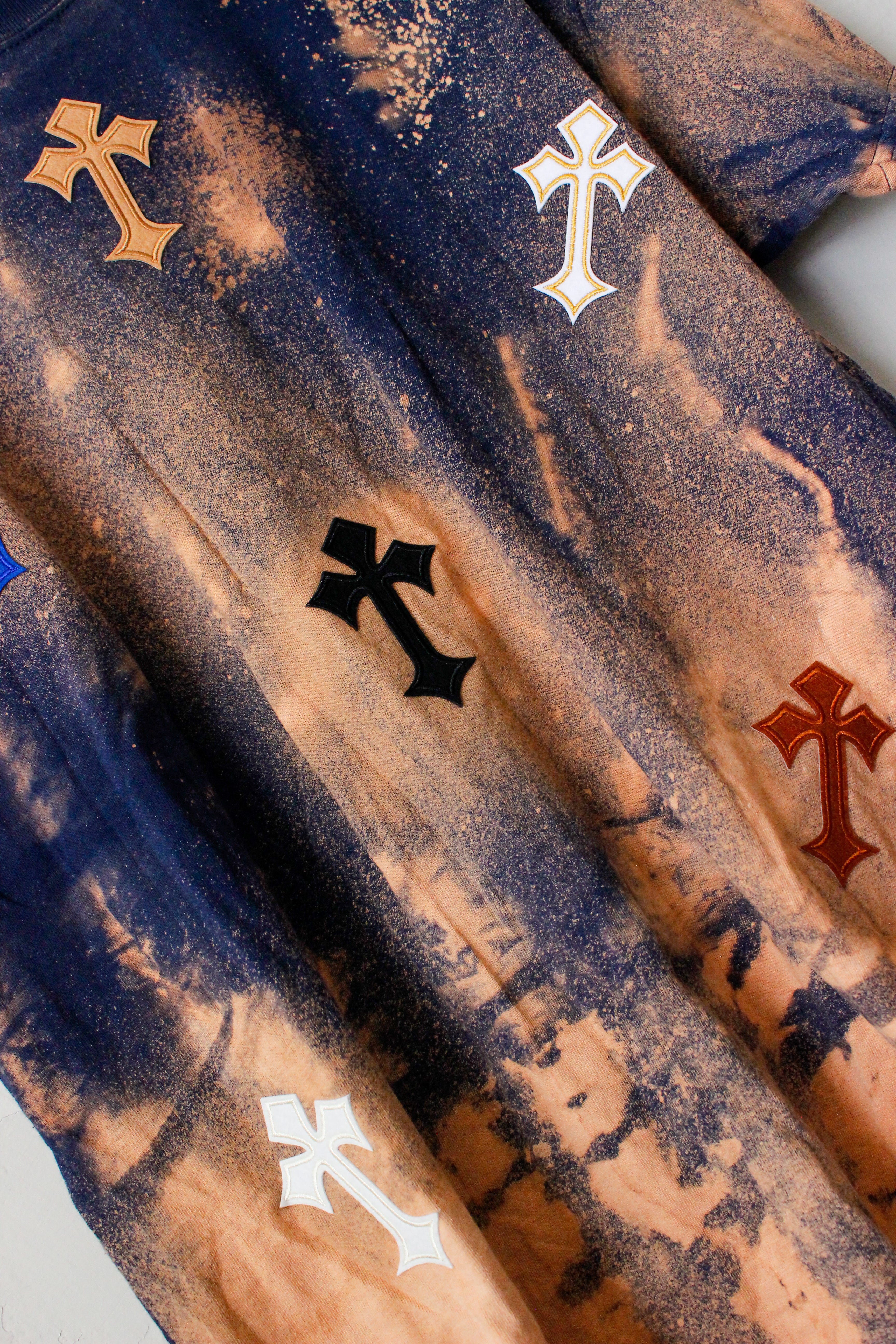 Unisex Blue Skys - Dye Ripped Tshirt