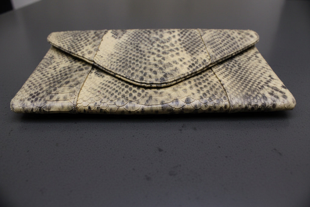 Alligator Clutch Style