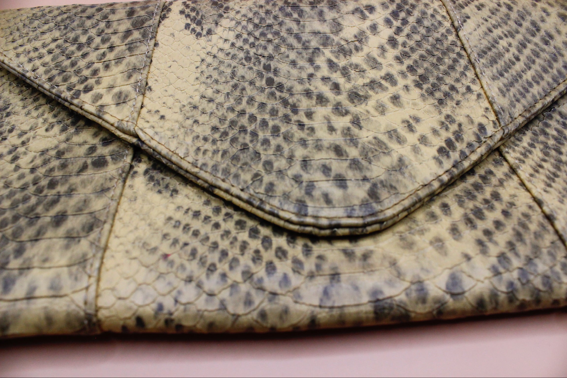 Alligator Clutch Style