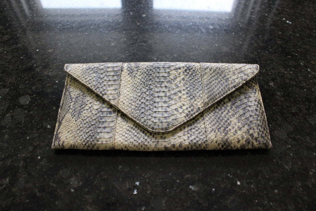 Alligator Clutch Style