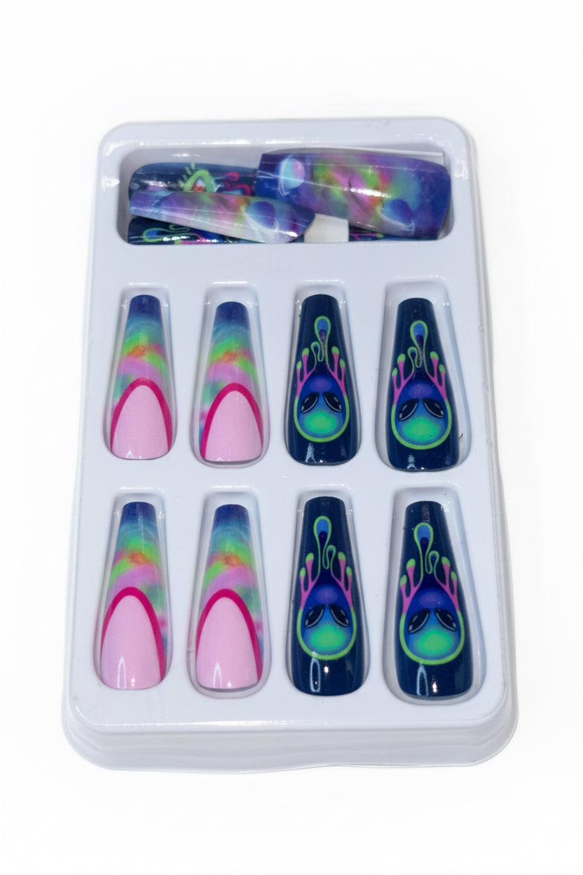 UFO FANTASY - Press On Nails (MEDIUM)