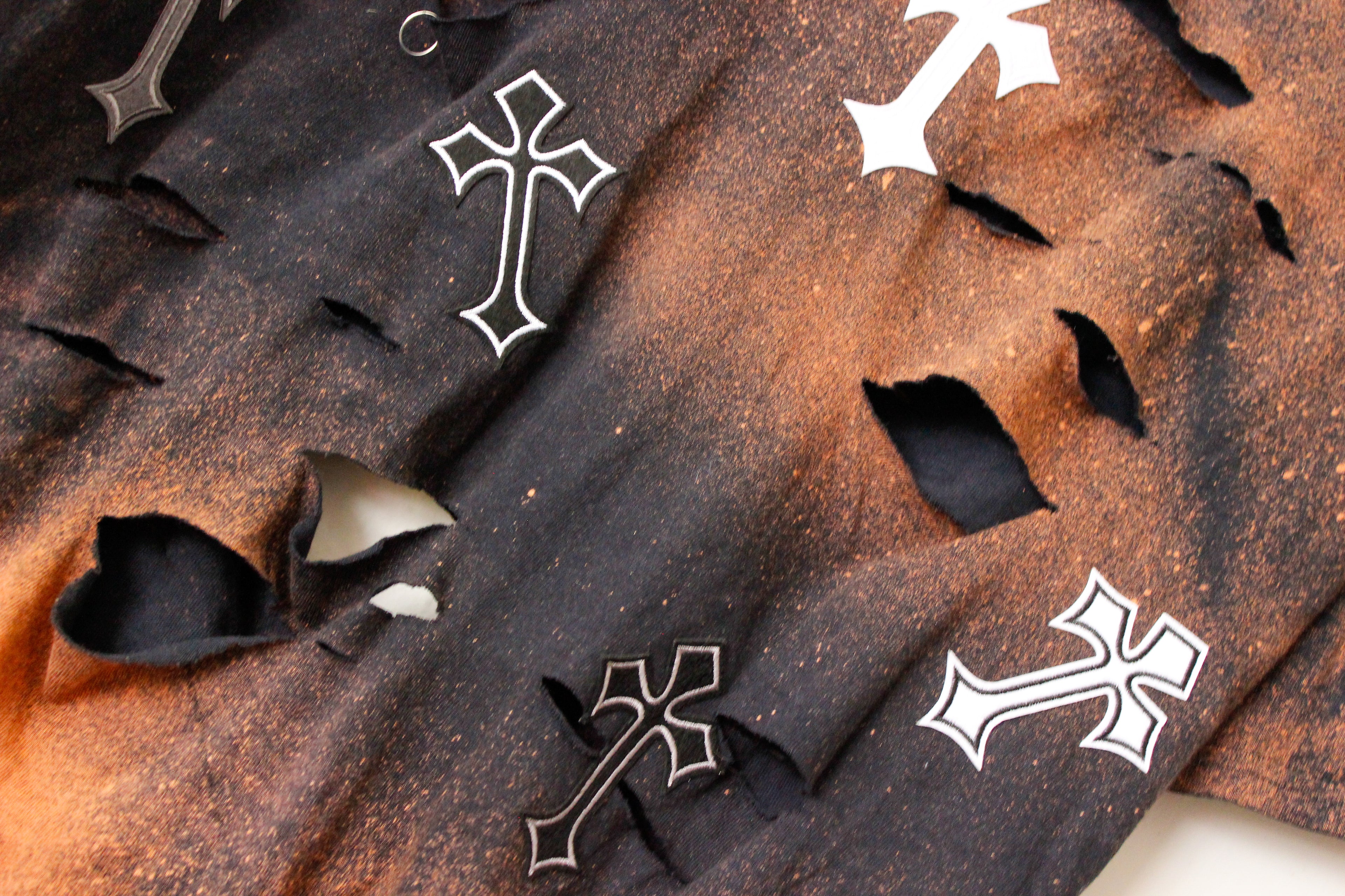 Black Sand - Ripped Tshirt (Unisex)