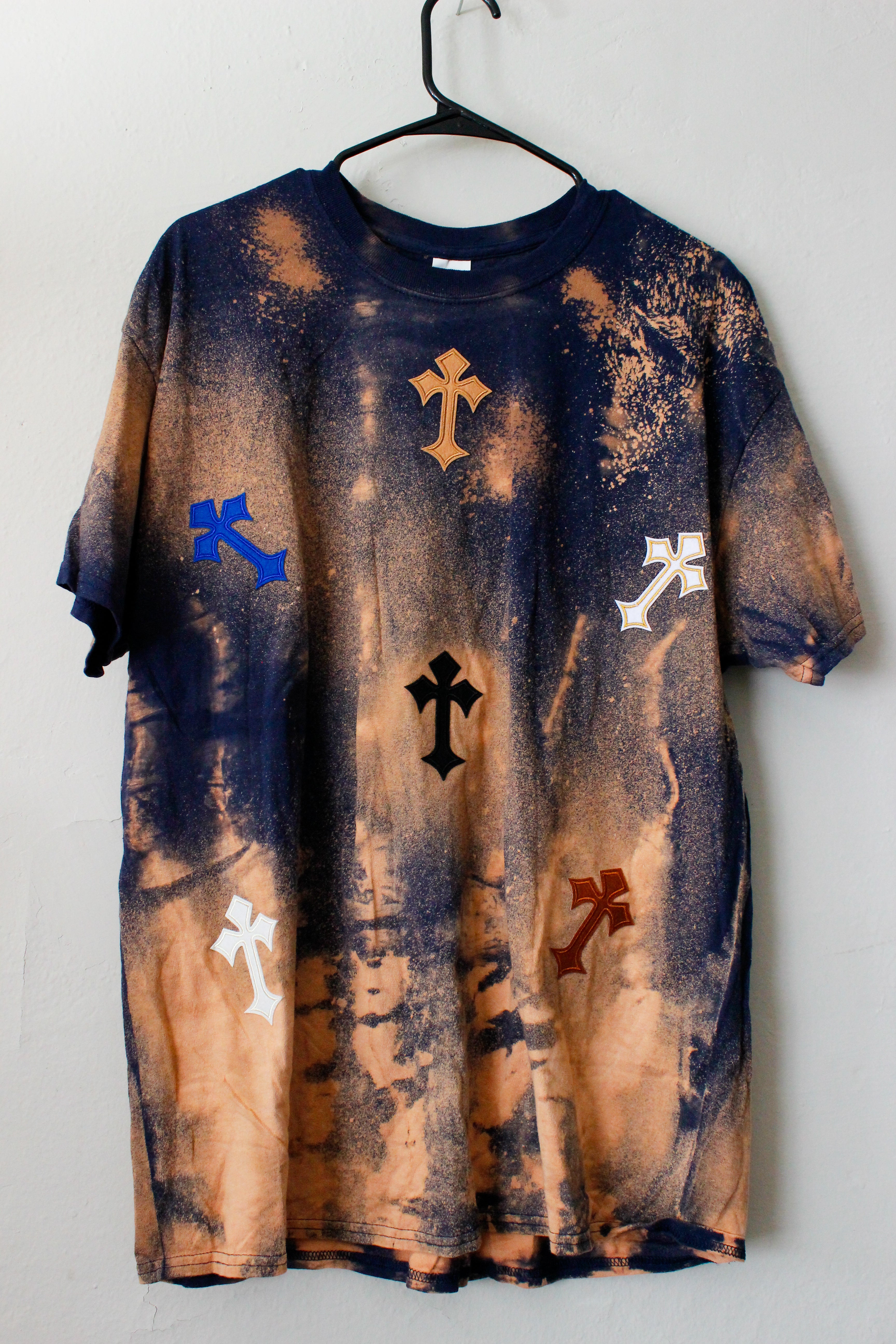 Unisex Blue Skys - Dye Ripped Tshirt