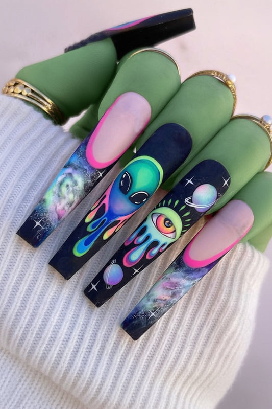 UFO FANTASY - Press On Nails (MEDIUM)
