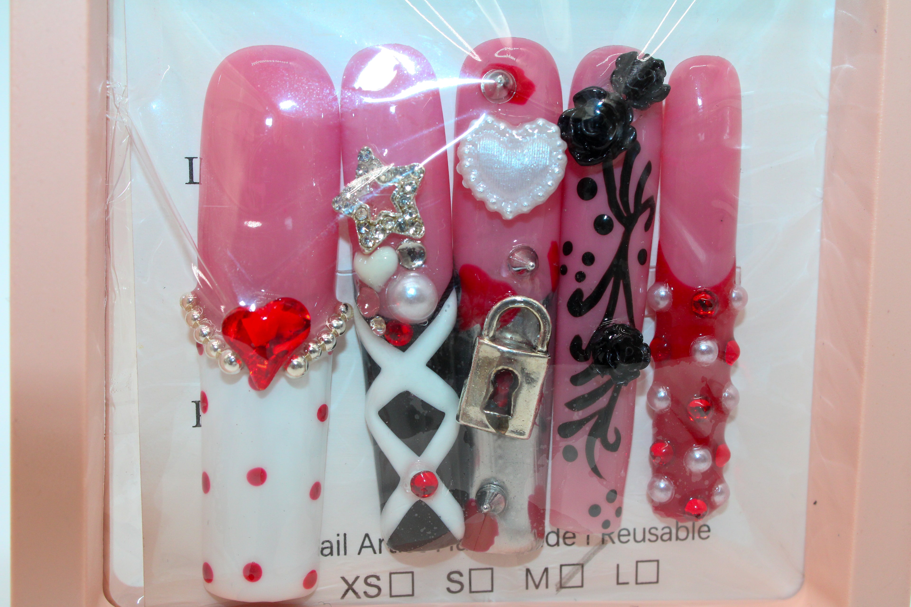QUEEN OF HEARTS- PRESS-ON NAILS