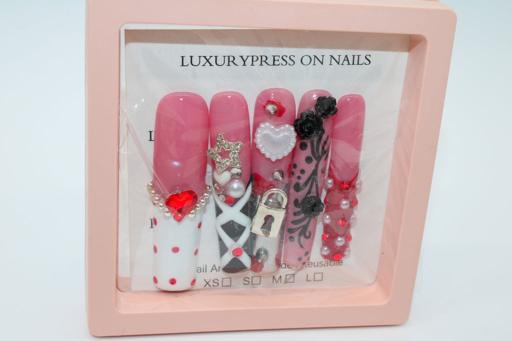 QUEEN OF HEARTS- PRESS-ON NAILS